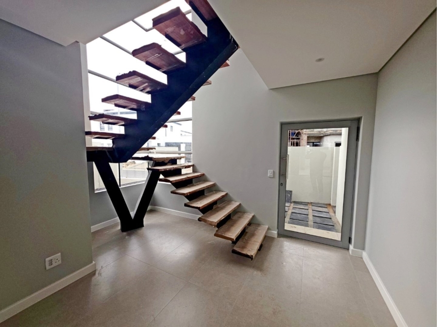  Bedroom Property for Sale in Sandown Western Cape